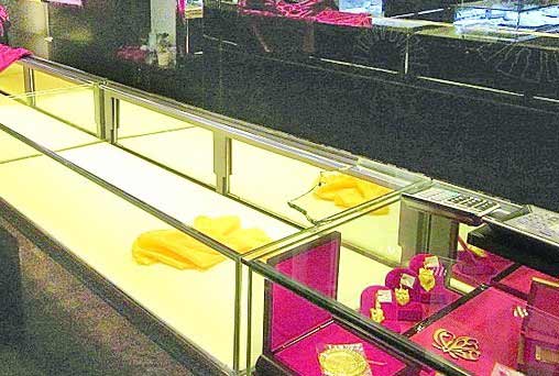 店內(nèi)被洗劫一空