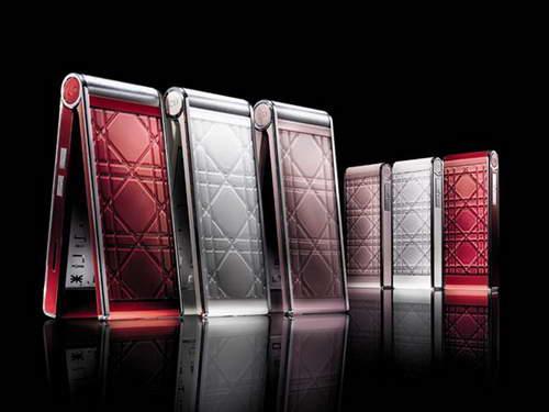 Dior聯(lián)手施華洛世奇跨界合作奢華手機 新浪時尚配圖