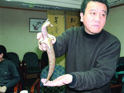 世界三大名刃之一的鑲金大馬士革刀。