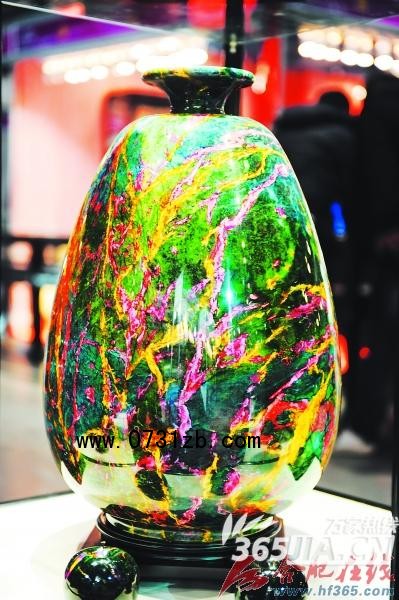 港姐臺(tái)妹珠寶展上覓商機(jī) 誓把臺(tái)灣七彩玉推廣到合肥