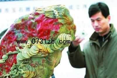 難得一見的雞血石。