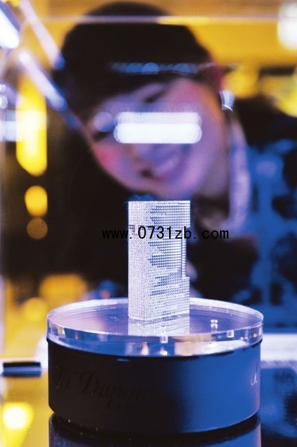 60萬鑲鉆打火機成都人玩得起(圖)