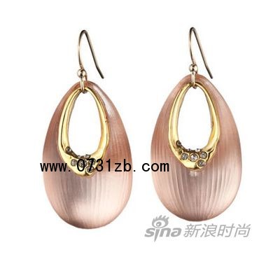 Zanzibar 貝殼粉耳飾 品牌資訊