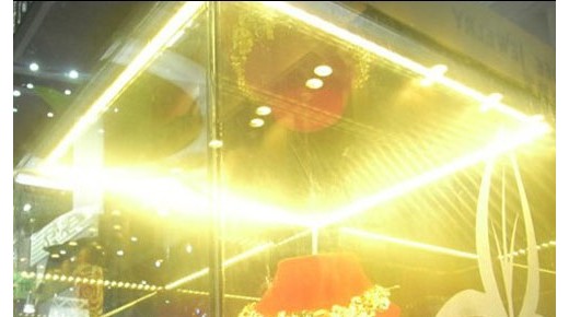 LED珠寶柜臺(tái)燈條安裝效果