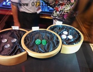 4000萬(wàn)元翡翠戒面亮相沈陽(yáng)國(guó)際珠寶展