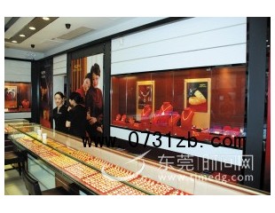 專業(yè)“劫匪”凌晨暴劫石排珠寶店