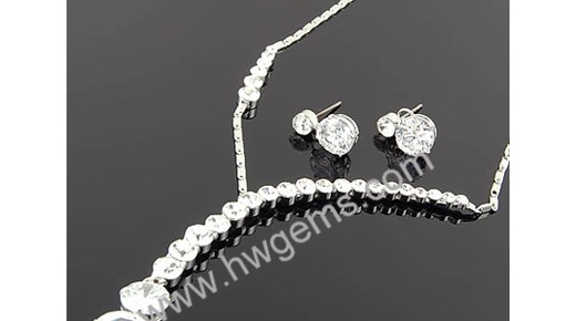 宏旺精品鋯石鑲嵌飾品 戒指 手鏈 項(xiàng)鏈 耳環(huán)