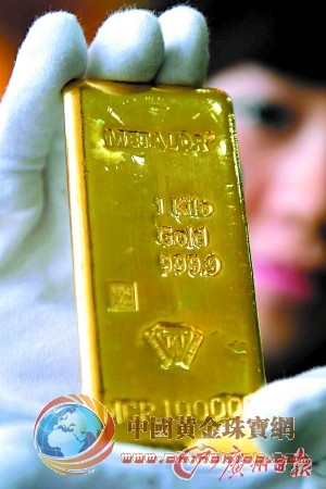 通貨膨脹的經(jīng)濟(jì)環(huán)境下，不少投資者都看中黃金的抗通脹能力。記者何波攝