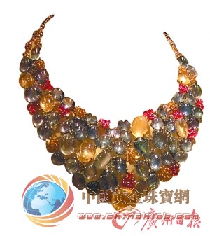 香港國際珠寶首飾展上的彩色鉆石。