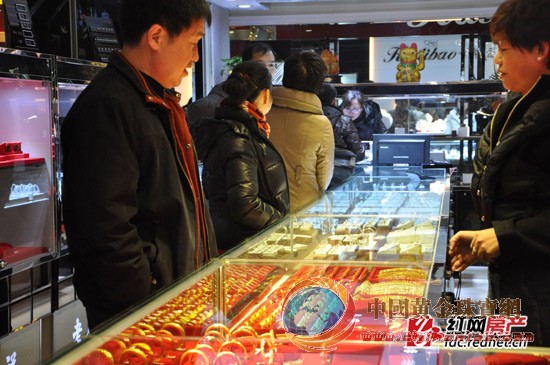 368元/克的黃金吸引了不少市民的眼球