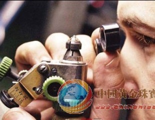 珠寶行業(yè)潛規(guī)則 三包規(guī)定缺失瑕疵產(chǎn)品難退貨