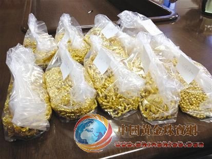 圖文：快遞員順走16公斤黃金躲進(jìn)山洞