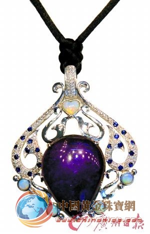 天然碧璽內含棉絮，不可能一塵不染。