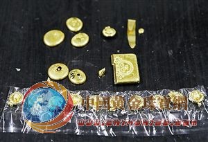 羅湖市監(jiān)局查處水貝黃金摻假工廠，搜出懷疑已摻假的黃金制品。