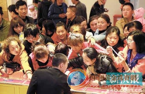 媒體稱&ldquo;中國大媽&rdquo;10天鯨吞300噸黃金