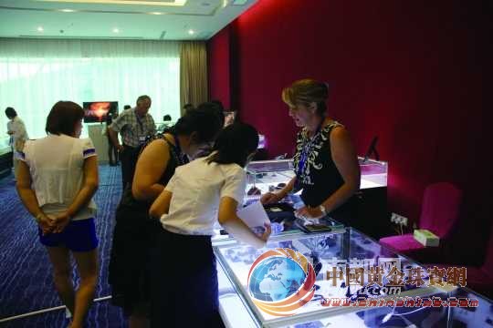 <p>&nbsp;&nbsp;&nbsp;&nbsp;原材料成本增加和市場(chǎng)供不應(yīng)求推高玉石價(jià)格。</p>