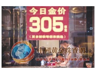 昆明正義路珠寶店一片亂戰(zhàn) 金首飾一街幾個(gè)價(jià)