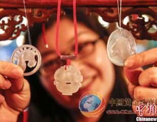 中國農(nóng)歷新年將至 “馬上有”珠寶走俏