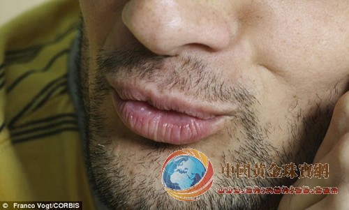 好色劫匪搶劫珠寶親吻老板娘留DNA成落網(wǎng)證據(jù)