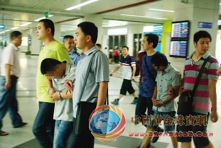 福建3人持假槍搶劫珠寶店 64秒搶走70余萬元黃金