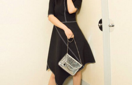 楊紫亮相巴黎時(shí)裝周秀場 佩戴個(gè)性珠寶耳飾潮范十足