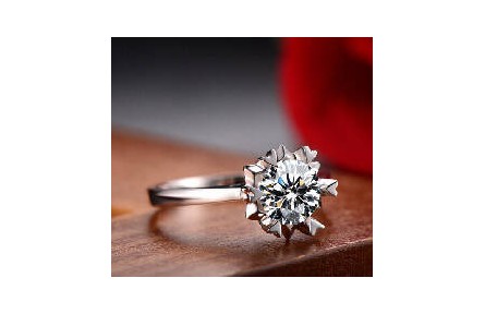 莫桑石是什么_莫桑石價(jià)格_莫桑石與鉆石的區(qū)別_寶石圖鑒