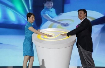 袁莉代言玉翠山莊，演繹東方翡翠時尚