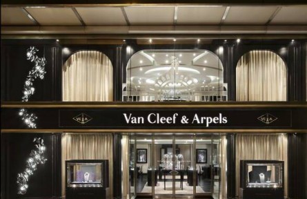 Van Cleef & Arpels梵克雅寶全新精品店于銅鑼灣利園二期隆重開幕