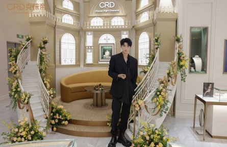 CRD品牌摯友周翊然，親臨武漢恒隆，雙色交織，因愛繩結(jié)！