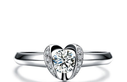 一克拉鉆戒多少錢啊