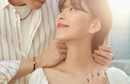 周大生在工藝質(zhì)量方面不斷優(yōu)化，打造出魅力珠寶