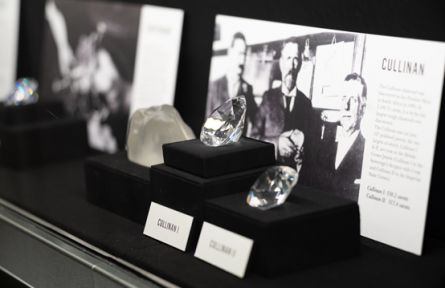 和戴比爾斯鉆石研究機構(gòu)一起，對鉆石鑒證充滿信心