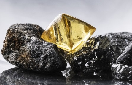 加拿大發(fā)現(xiàn)一顆71.26ct艷彩黃鉆原石