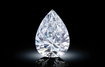 這顆1300萬(wàn)美元的鉆石在網(wǎng)上火了，網(wǎng)友直呼“小說(shuō)照進(jìn)現(xiàn)實(shí)”