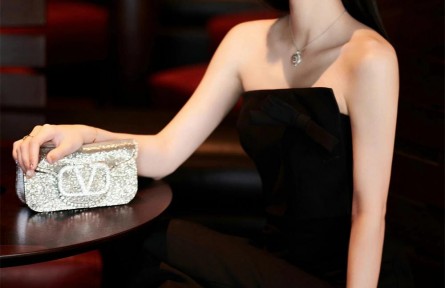 戴比爾斯鉆石珠寶相伴張碧晨、張藝凡 閃耀亮相百花獎頒獎典禮