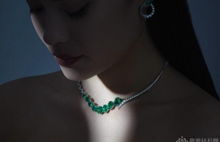 斯蒂芬?韋伯斯特推出Thorn Embrace祖母綠珠寶系列：荊棘環(huán)繞
