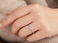 右手戴戒指的含義|右手五個(gè)手指戴戒指分別代表什么