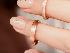 定制戒指刻字內(nèi)容 定制戒指英文刻字