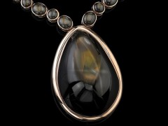 Robert Procop發(fā)布Angelina Jolie 合作款星光藍(lán)寶石項(xiàng)鏈