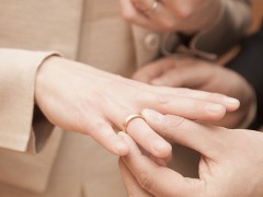 買(mǎi)結(jié)婚戒指的幾點(diǎn)重要注意事項(xiàng)