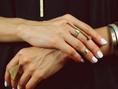 女生單身戒指戴哪個(gè)手指？ 單身戒指戴法圖片