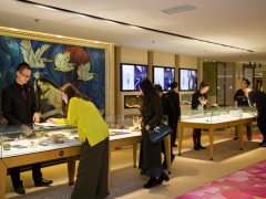 七彩云南“女人花”系列翡翠珠寶全新亮相