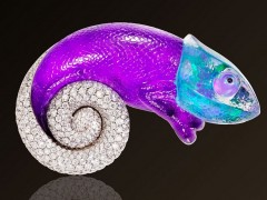 Vhernier推出新動物主題胸針：疊鑲的水晶石英