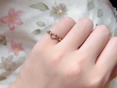 小拇指戴戒指是什么意思及代表什么？