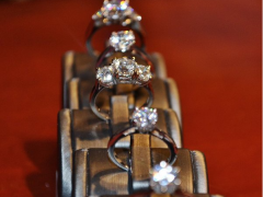 對比證明 0.75克拉鉆戒和手指匹配度99%