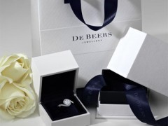 戴比爾斯新款CARESS訂婚戒指欣賞
