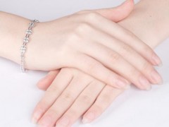 新娘買鉆石手鏈需要注意的三方面問題