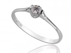 臺灣藝人賈欣惠的2.5克拉婚戒出自哪個鉆戒品牌？價格是多少？