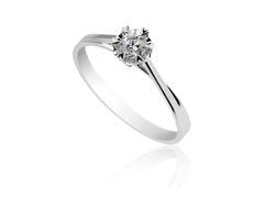 不同年齡佩戴不同的鉆石戒指