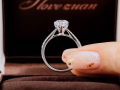 求婚鉆戒和結(jié)婚戒指的區(qū)別